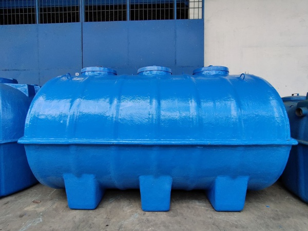 Terbuat dari fiberglass atau HDPE, sehingga anti bocor, tahan karat, dan tahan lama.